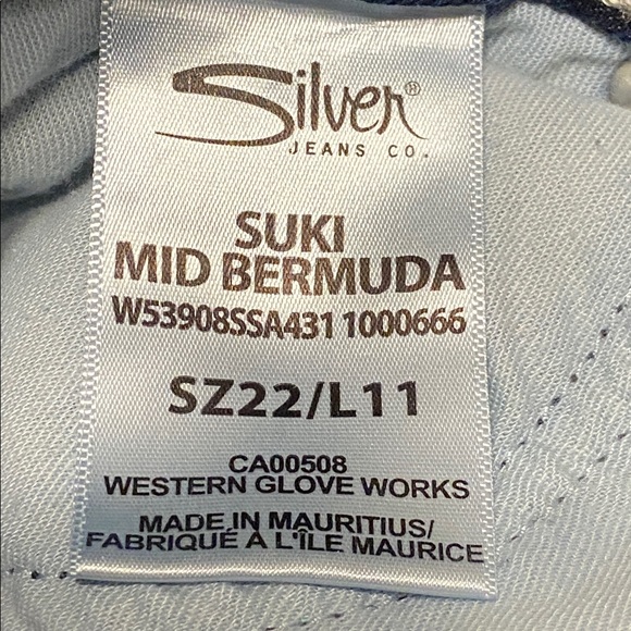 Silver Jeans Co. Suki Mid Rise Curvy Fit Bermuda Jean Shorts Size plus 22 x 11” - Picture 5 of 9